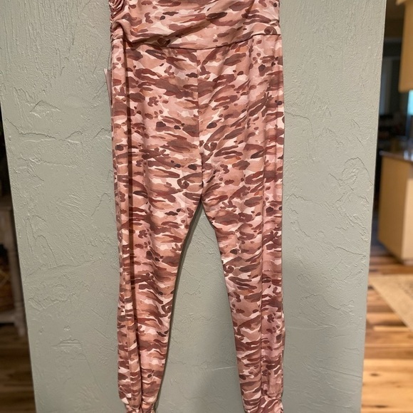 Tahari Elie Sport Joggers size large - Picture 11 of 11